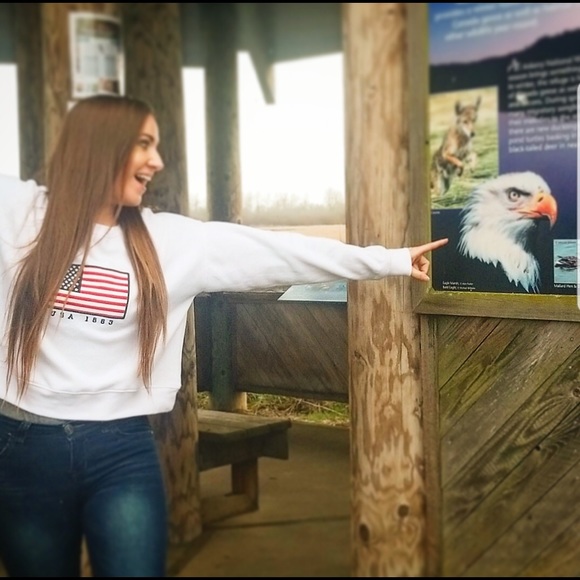 Dip white sweatshirt with American flag!! 🇺🇸 - Picture 5 of 7